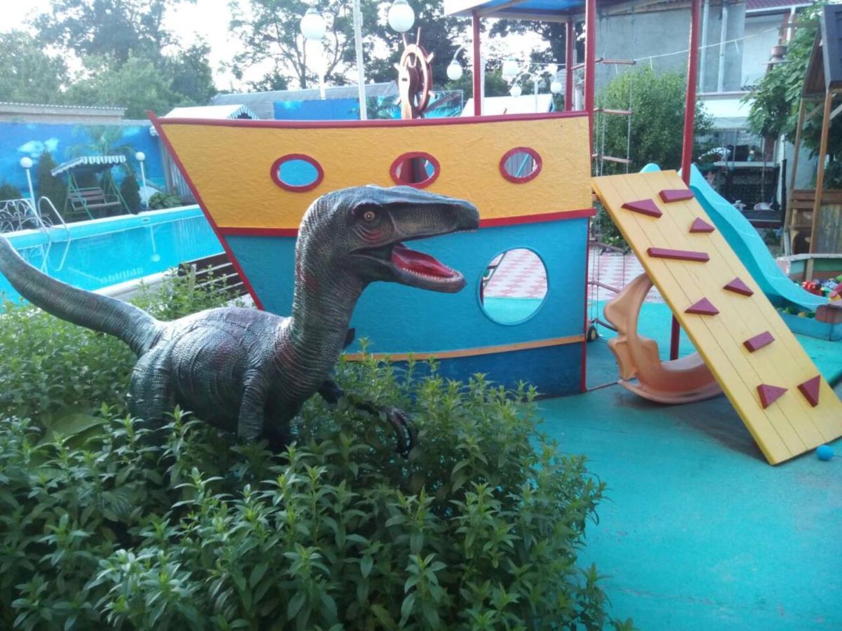 Admiral Hotel Skadovs'k Ngoại thất bức ảnh